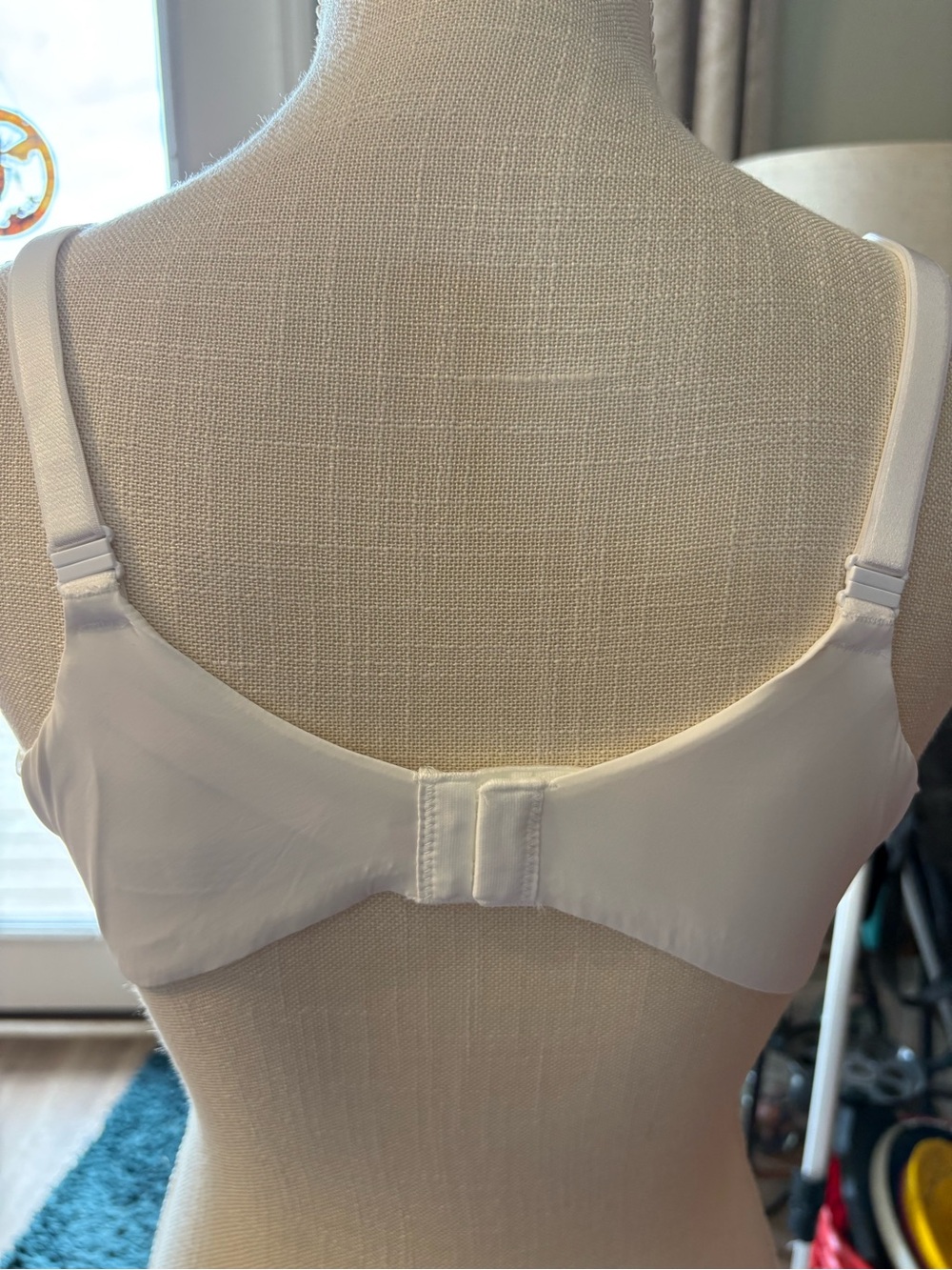 6 Victoria's Secret Bras size 40 D.  3 beige, 1 animal print,1 Ivory, 1 Lavender - Picture 9 of 16